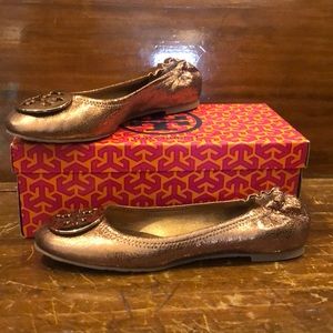Tory Burch Reva Flat in metal/new bronze